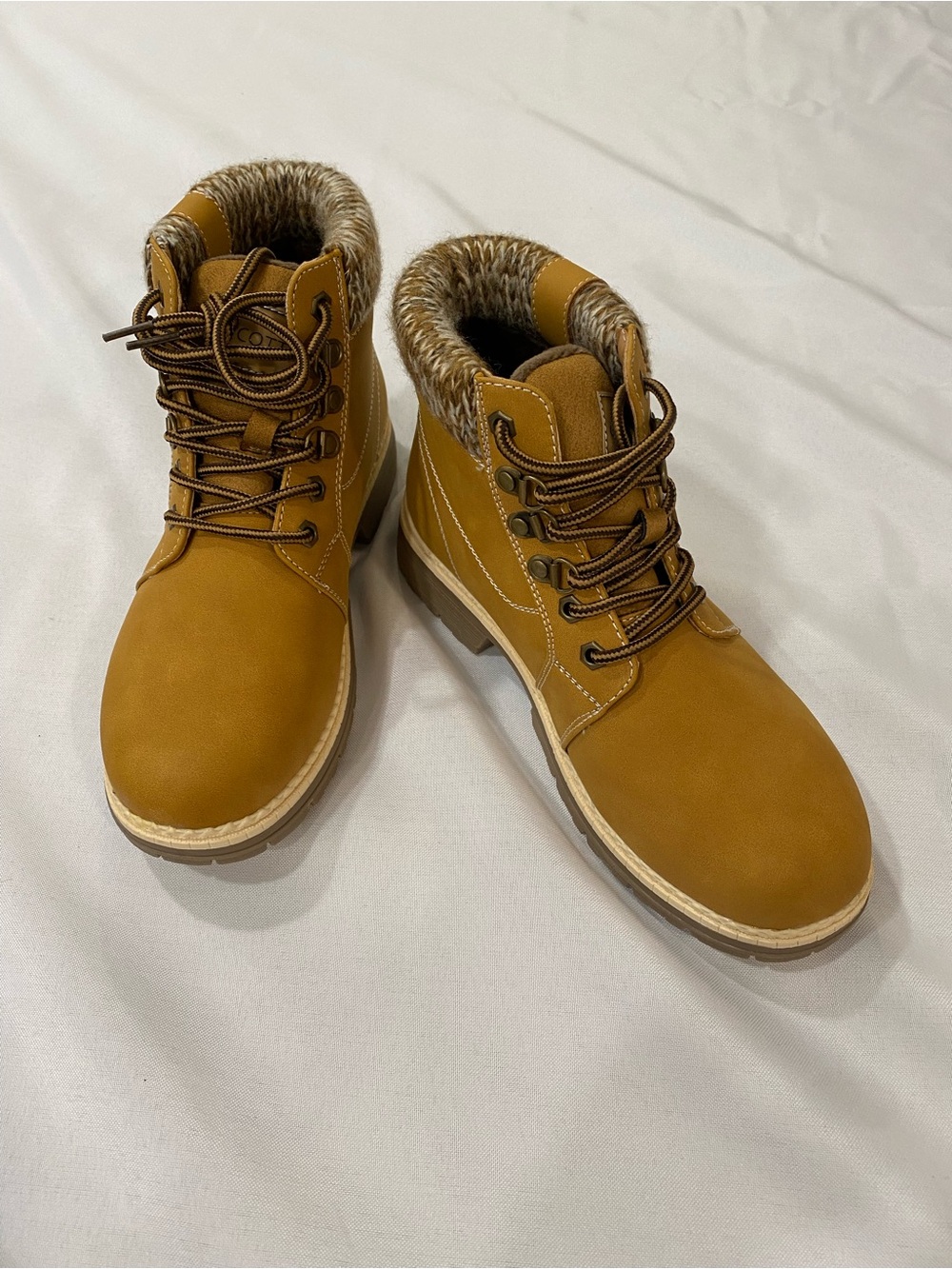Women's Tan Faux-Fur Collar Lace-Up Ankle Boots